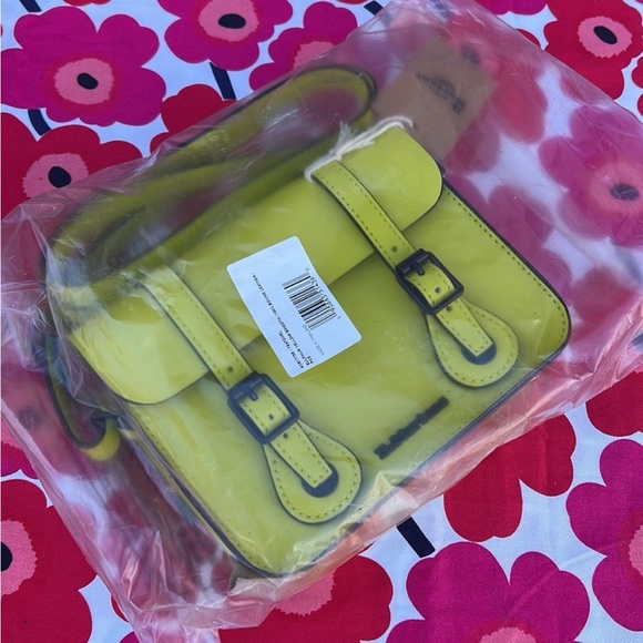 💥 New Dr. Martens Yellow 7 Inch Crossbody Satchel Bag 💥 - Picture 11 of 14